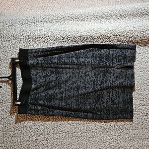 Skirt with zip